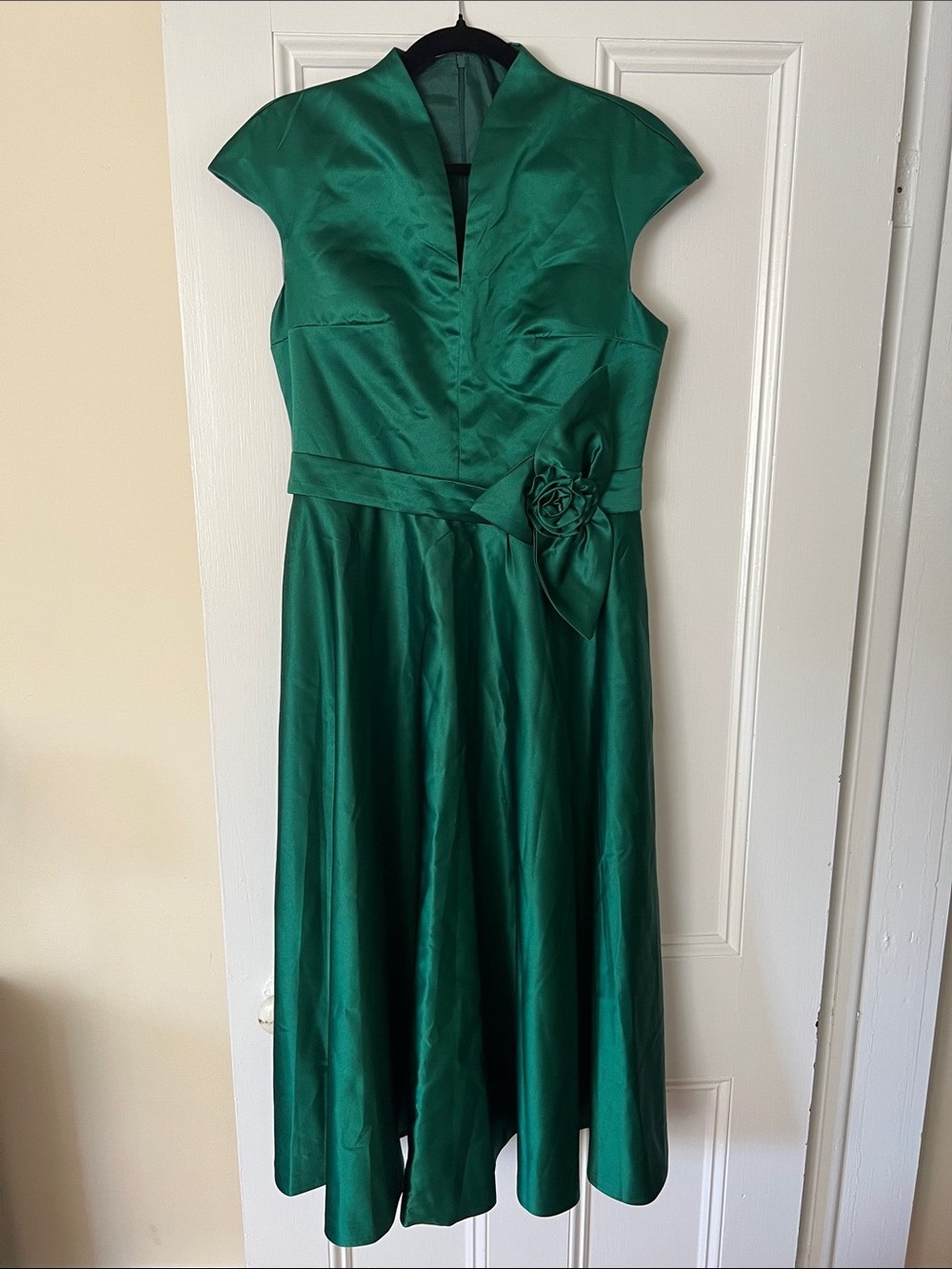 Elegant Green Satin Fit-and-Flare Dress with Rosette Waist